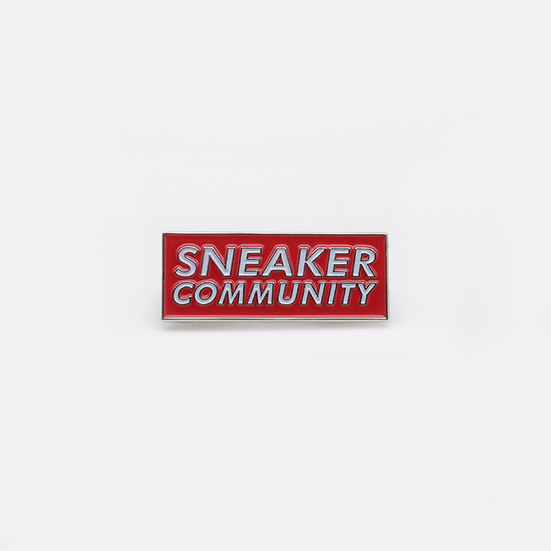  красный значок Pin Bar Sneaker Community Sneaker Community - цена, описание, фото 1